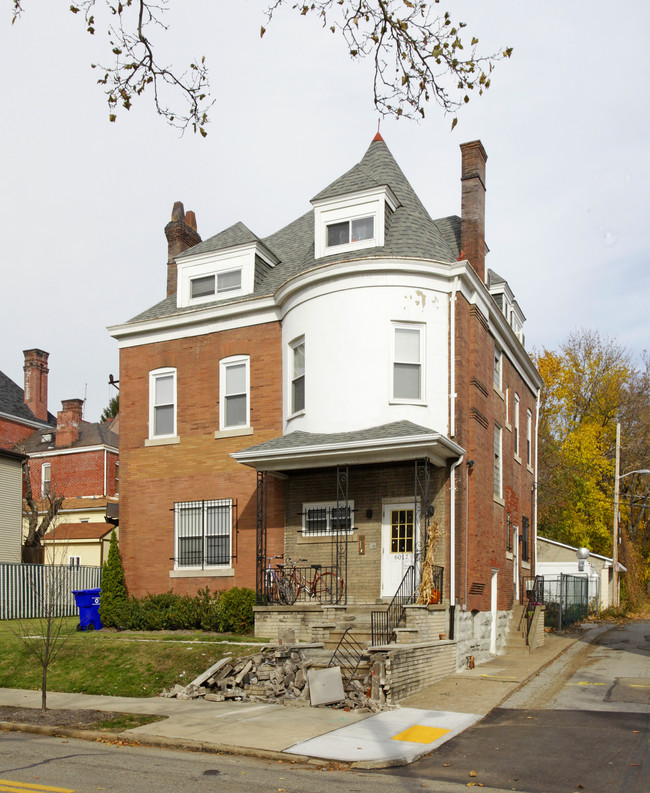 6017 Stanton Ave in Pittsburgh, PA - Building Photo - Building Photo