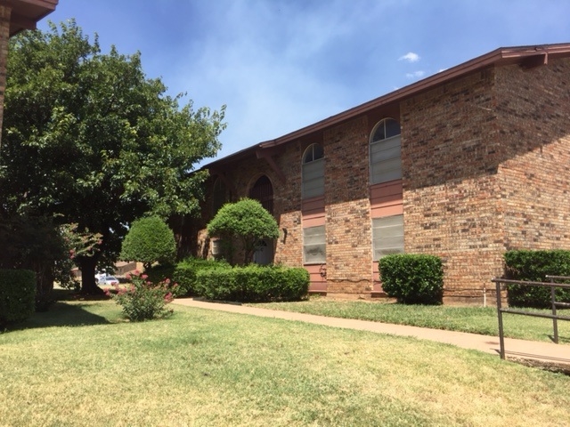 The Summit Apartments in Wichita Falls, TX - Building Photo