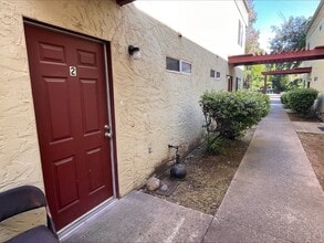 747 W 4th Ave in Chico, CA - Foto de edificio - Building Photo