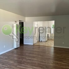 5735 Falconer Way in Sacramento, CA - Building Photo - Building Photo