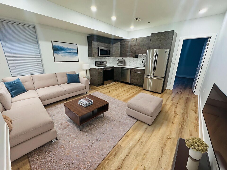 4242 W Girard Ave in Philadelphia, PA - Building Photo