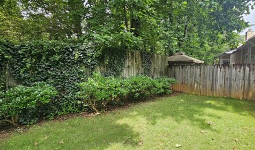 5528 Bridge Pointe Dr in Alpharetta, GA - Building Photo - Building Photo