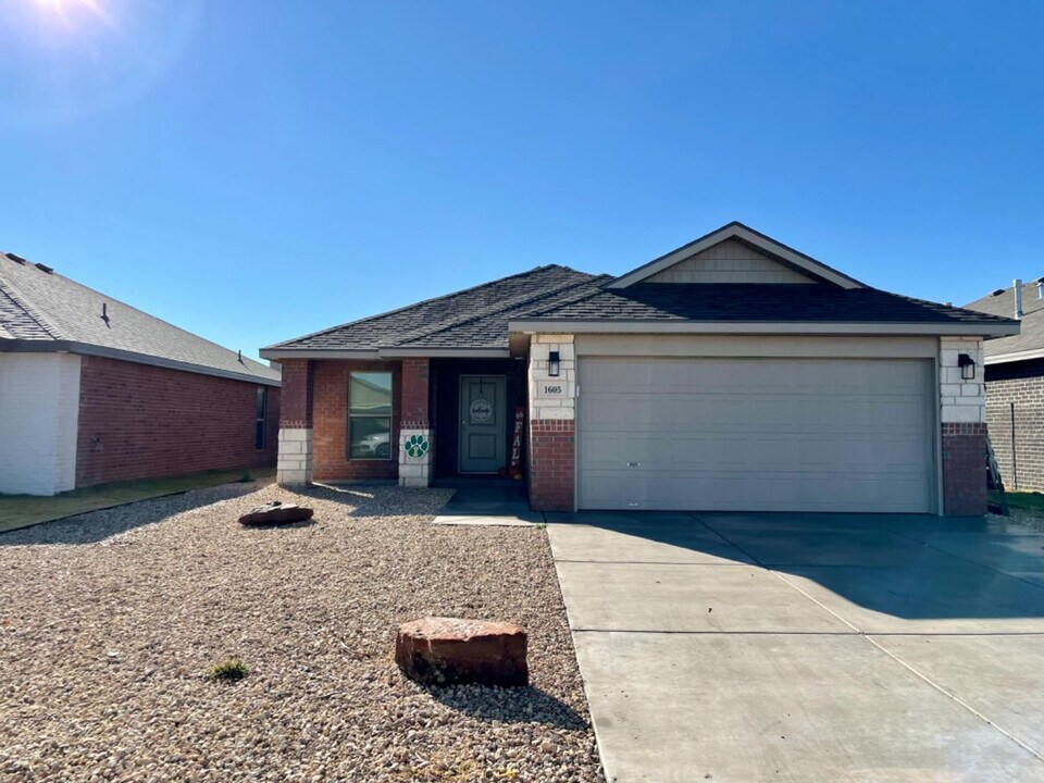 1605 136th St in Lubbock, TX - Building Photo