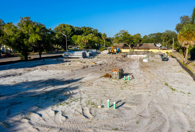 Six Point Row Townhomes in St. Petersburg, FL - Building Photo - Building Photo