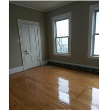 1293 Cambridge St, Unit 3L in Cambridge, MA - Foto de edificio - Building Photo