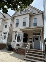 817 15th St in Union City, NJ - Building Photo