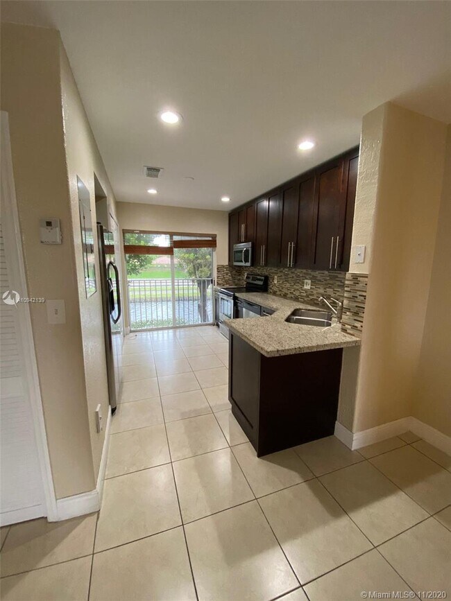 5795 NW 109th Ave-Unit -8 in Doral, FL - Building Photo - Building Photo
