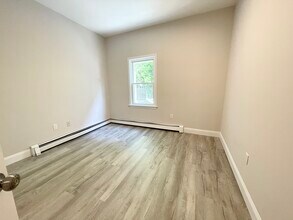 182 Bolton St, Unit 1T in Boston, MA - Building Photo - Building Photo