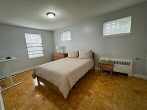 42 Dean Rd, Unit T2 in Brookline, MA - Building Photo - Building Photo