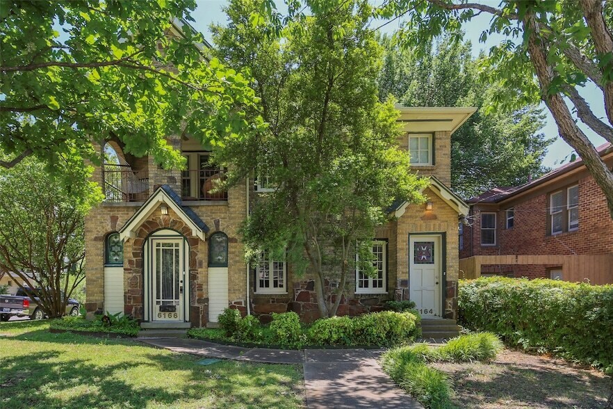 6166 Oram St in Dallas, TX - Foto de edificio