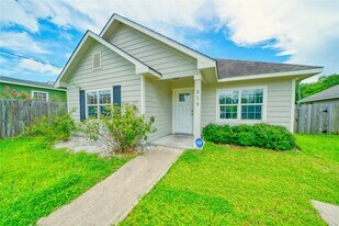 319 Dreamland Ave in Crosby, TX - Building Photo