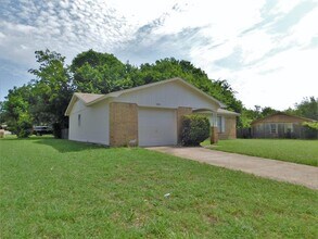 1401 Noble St in Denton, TX - Building Photo - Building Photo