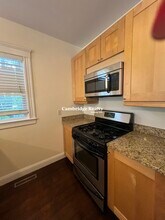 11 Giles Park, Unit 1 in Somerville, MA - Foto de edificio - Building Photo
