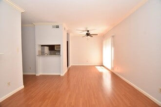 6602 Harbor Town Dr in Houston, TX - Building Photo - Building Photo