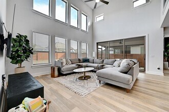 8509 Silverthorne St in Austin, TX - Building Photo - Building Photo