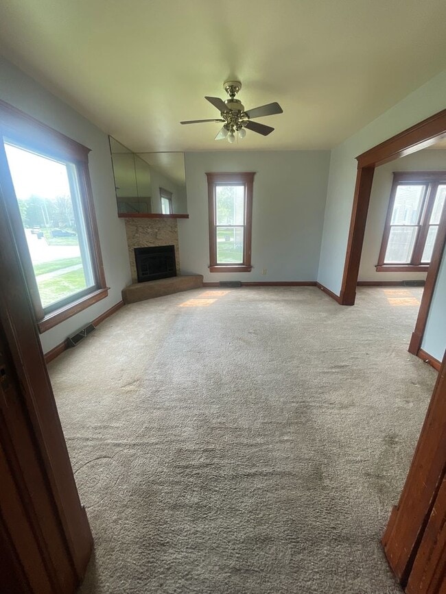 103 Elmwood St in Waterloo, IA - Building Photo - Building Photo