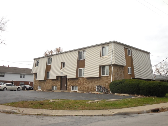 320 Elm St in Bowling Green, OH - Building Photo