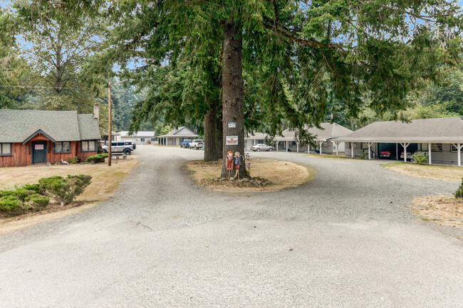 12880 US Hwy 12 in Packwood, WA - Building Photo - Building Photo