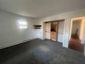 42 Peeker Ave in Mastic Beach, NY - Building Photo - Building Photo