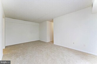 3207 Valley Dr in West Chester, PA - Building Photo - Building Photo