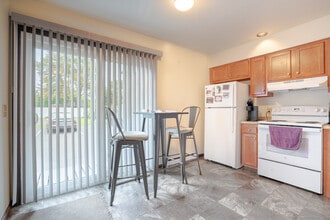 34 James St in Danbury, CT - Building Photo - Building Photo