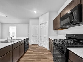 927 Hudson Rd in Chickasha, OK - Building Photo - Building Photo