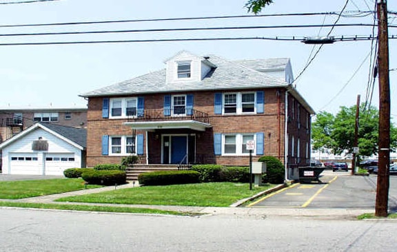 Apartment Building/Multi-use in Dumont, NJ - Foto de edificio