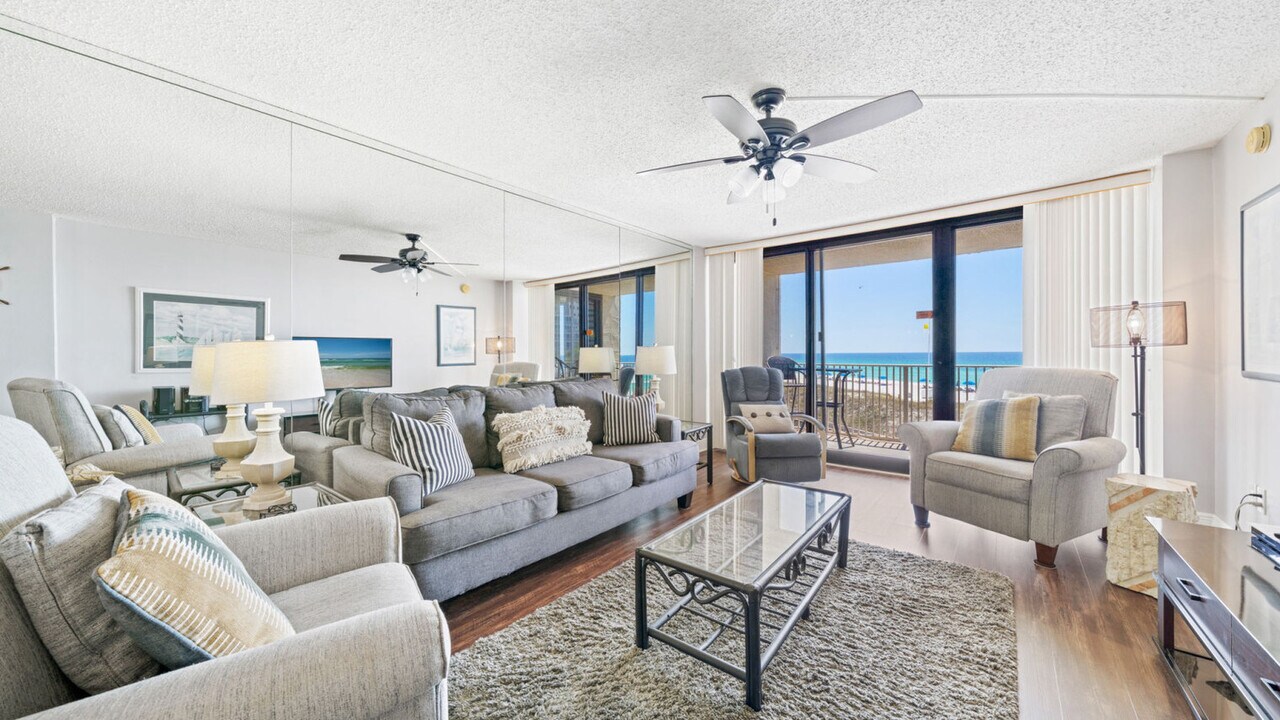 7205 Thomas Dr in Panama City Beach, FL - Building Photo