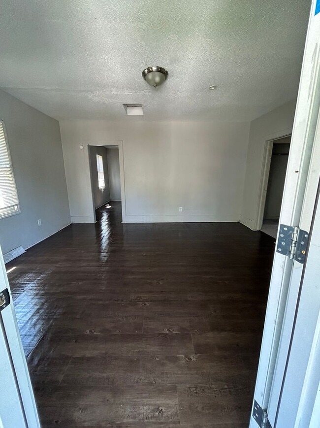 6011 E 11th St in Kansas City, MO - Building Photo - Building Photo