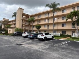 6935 Huntington Ln in Delray Beach, FL - Building Photo