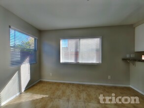 25172 Omaha Dr in Moreno Valley, CA - Foto de edificio - Building Photo