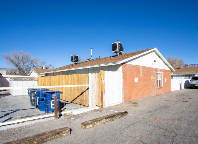 8513 Marquette Ave NE in Albuquerque, NM - Foto de edificio - Building Photo