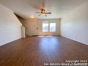 3215 Northwest Blvd in New Braunfels, TX - Building Photo - Building Photo