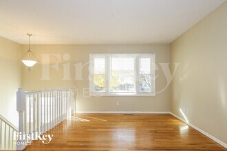 923 Nottingham Ln in Crystal Lake, IL - Building Photo - Building Photo