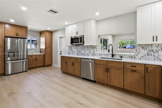 1801 N 48th Ave in Hollywood, FL - Building Photo - Building Photo