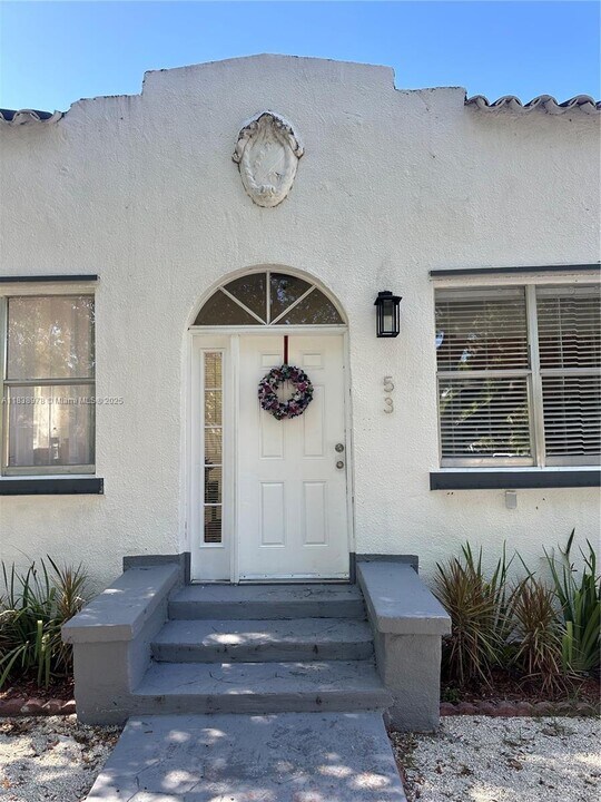 53 NE 43rd St in Miami, FL - Building Photo