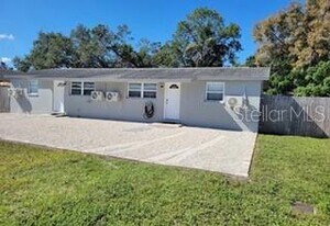 13496 W Rena Dr in Largo, FL - Building Photo