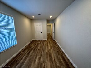 1034 Skysail Dr in Henderson, NV - Building Photo - Building Photo