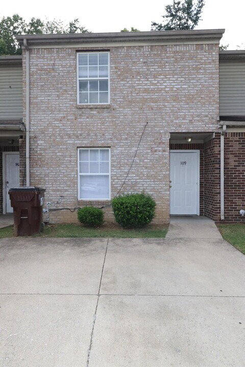 109 Floyd Ct in Nicholasville, KY - Building Photo