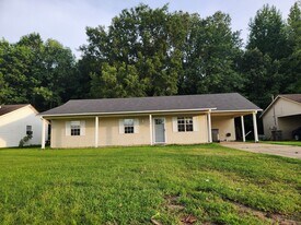3704 Shelby Dr in Paragould, AR - Building Photo