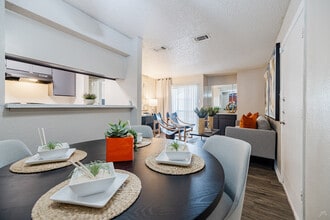 Brixton in San Antonio, TX - Foto de edificio - Building Photo