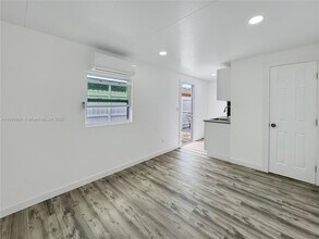 8852 NW 108th St in Hialeah Gardens, FL - Building Photo - Building Photo