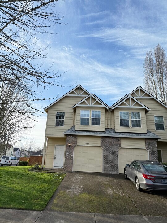 3277 NE 14th Ave in Hillsboro, OR - Foto de edificio