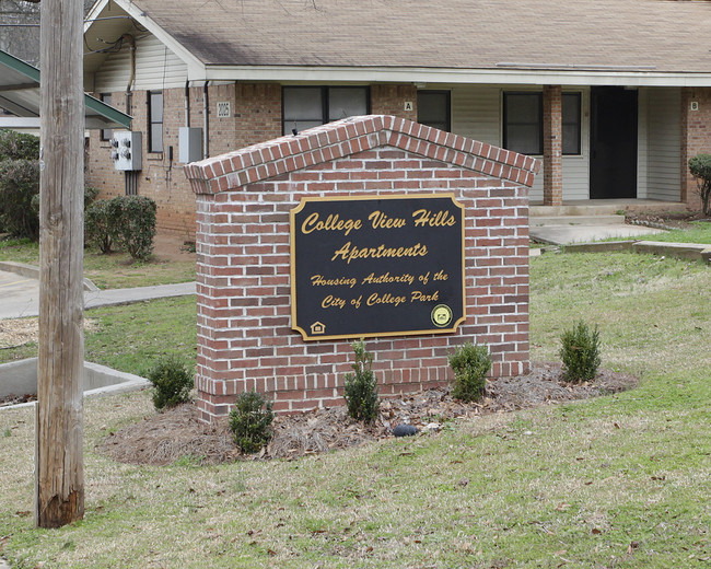 College View Hills Apartments in Atlanta, GA - Building Photo - Building Photo