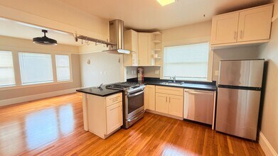 1235 Broadway in Alameda, CA - Building Photo - Building Photo