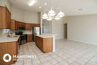 8531 W Vernon Ave in Phoenix, AZ - Foto de edificio - Building Photo