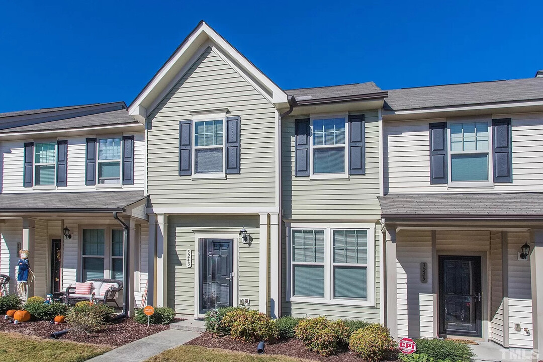 3243 Warm Springs Ln in Raleigh, NC - Foto de edificio