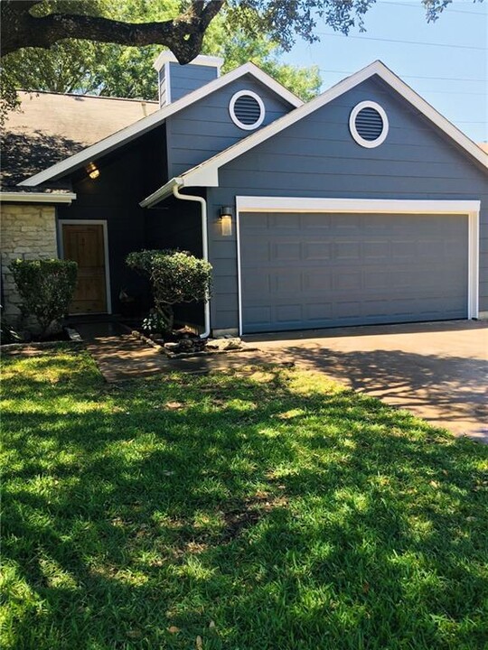 6323 Avery Island Ave in Austin, TX - Building Photo