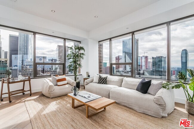 1100 Wilshire Blvd in Los Angeles, CA - Foto de edificio - Building Photo