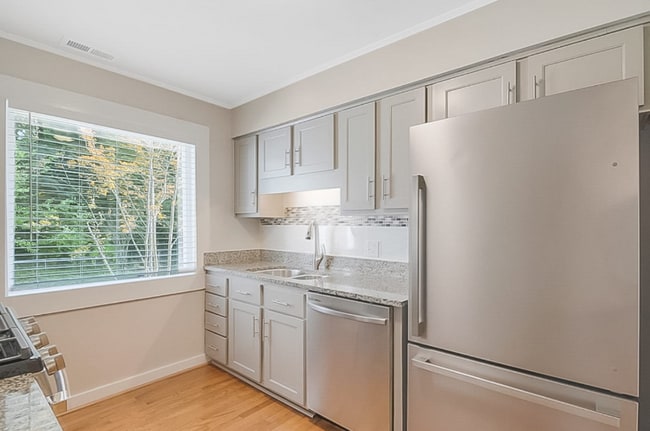 property at 915 Buckingham Rd